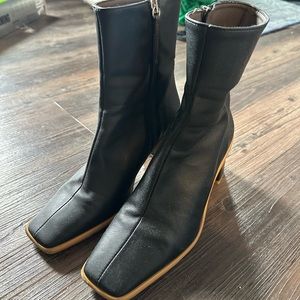 Alohas West Bootie in Black Size 38